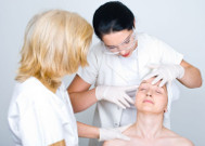 Examen prealable de la peau du patient